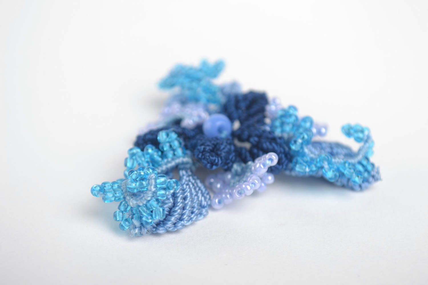 Broche textile fait main Bijou textile Accessoire femme Fleur bleue tressée photo 4