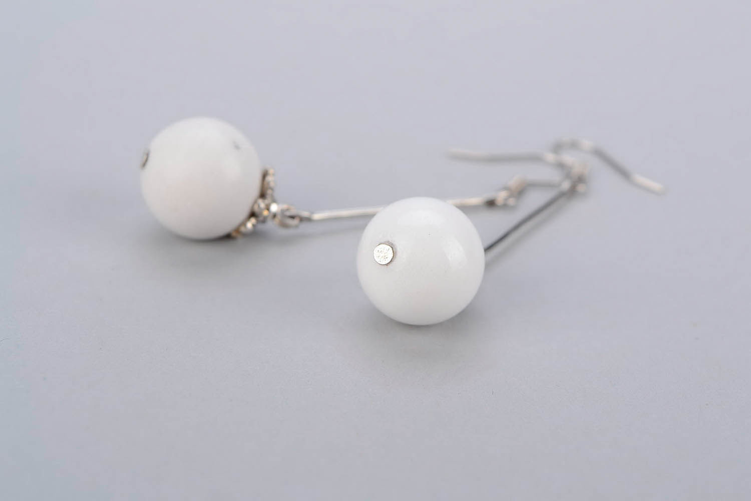 Earrings with white agate photo 4