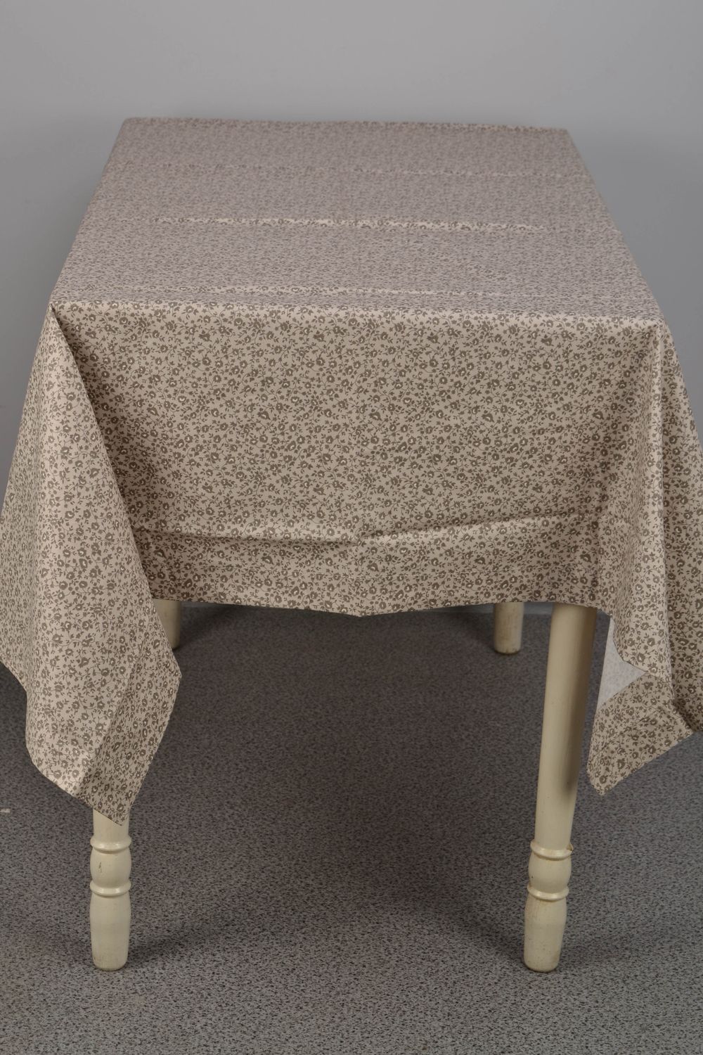 Fabric tablecloth with flower print photo 2
