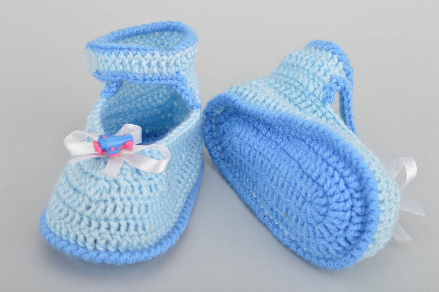 Patucos de bebé hechos a mano azules para niñas con lacitos bonitos foto 5