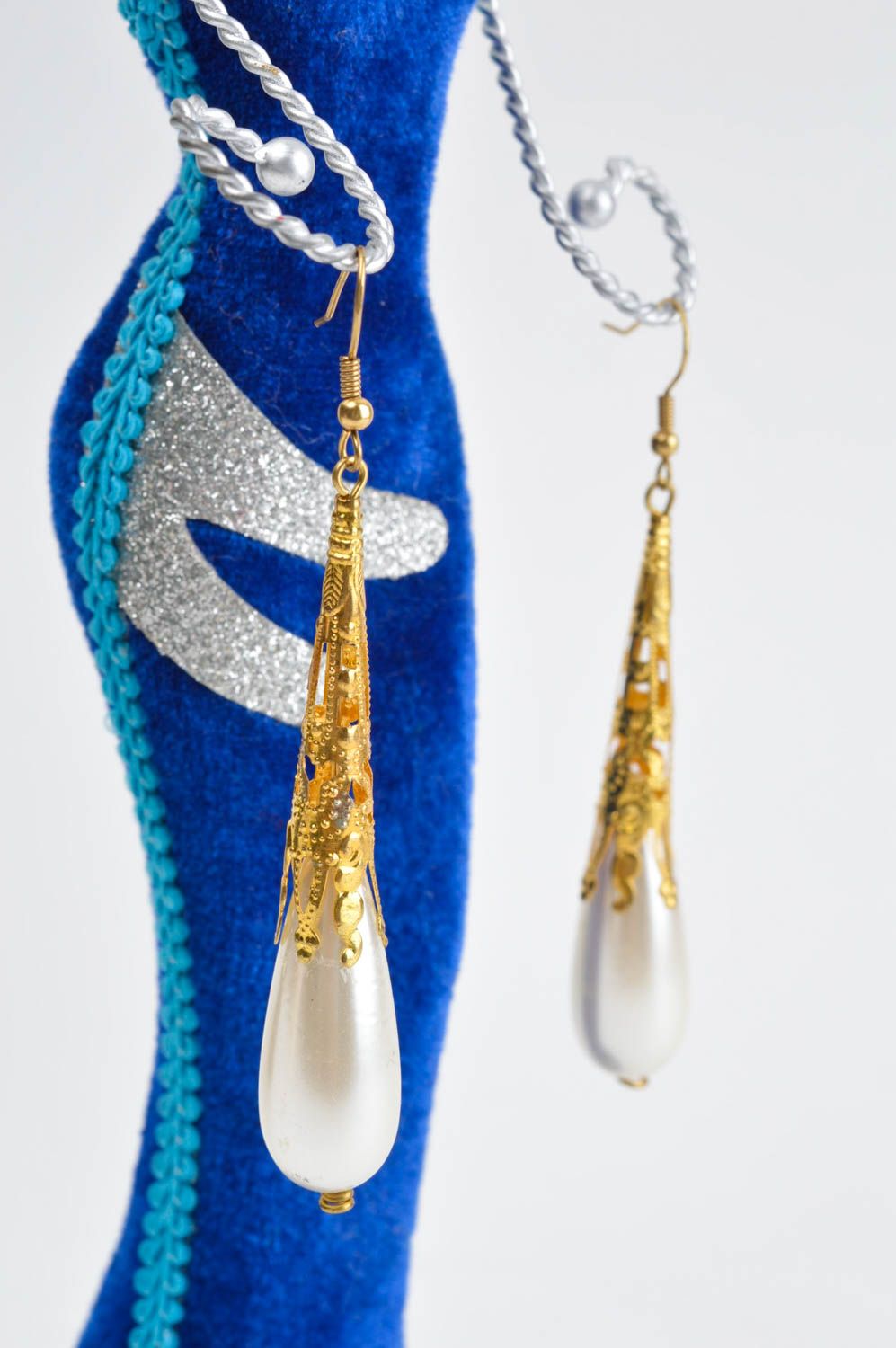 Boucles d'oreilles pendantes Bijou fait main long design festif Accessoire femme photo 1