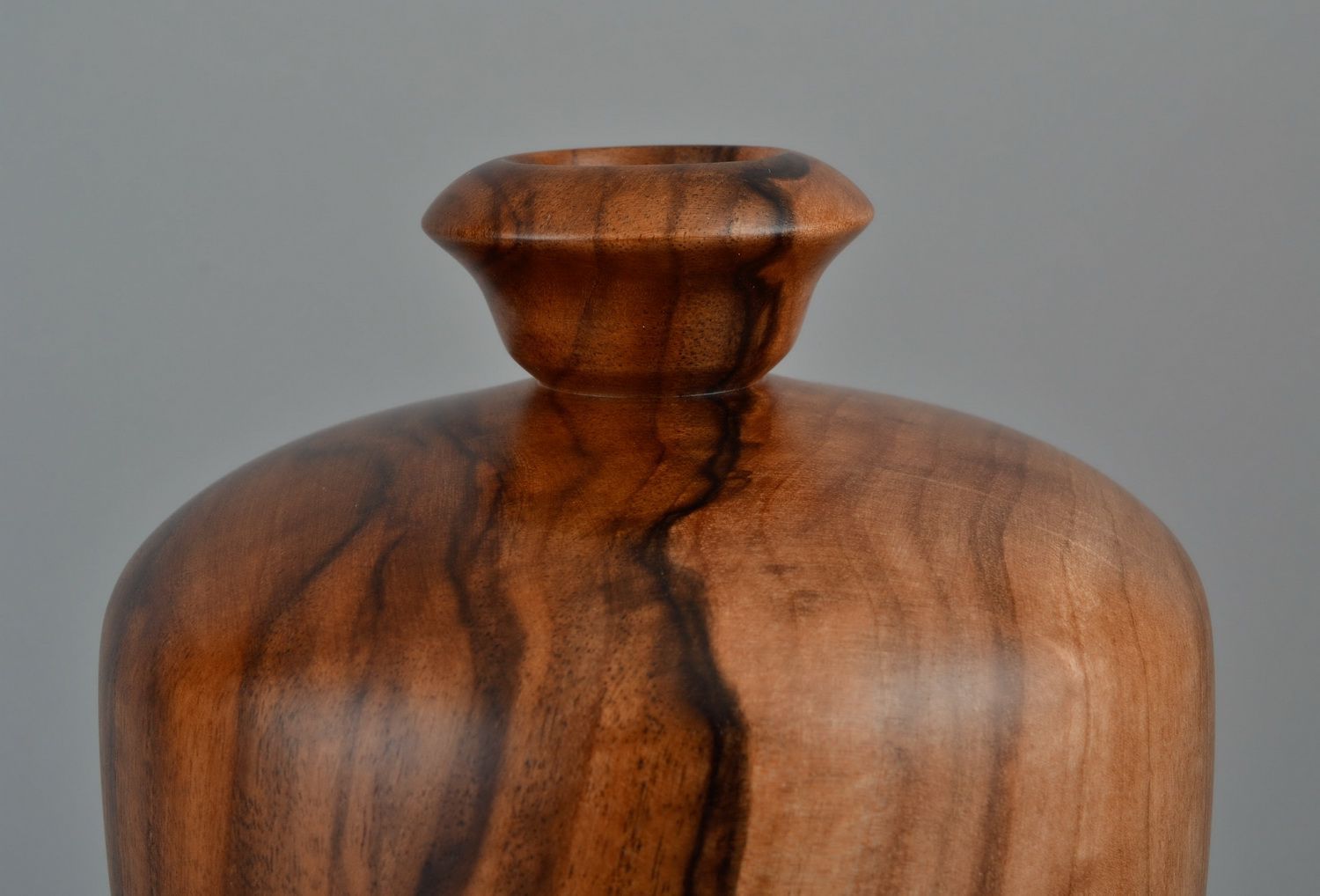 Vaso decorativo de madeira maciça de nogueira foto 2