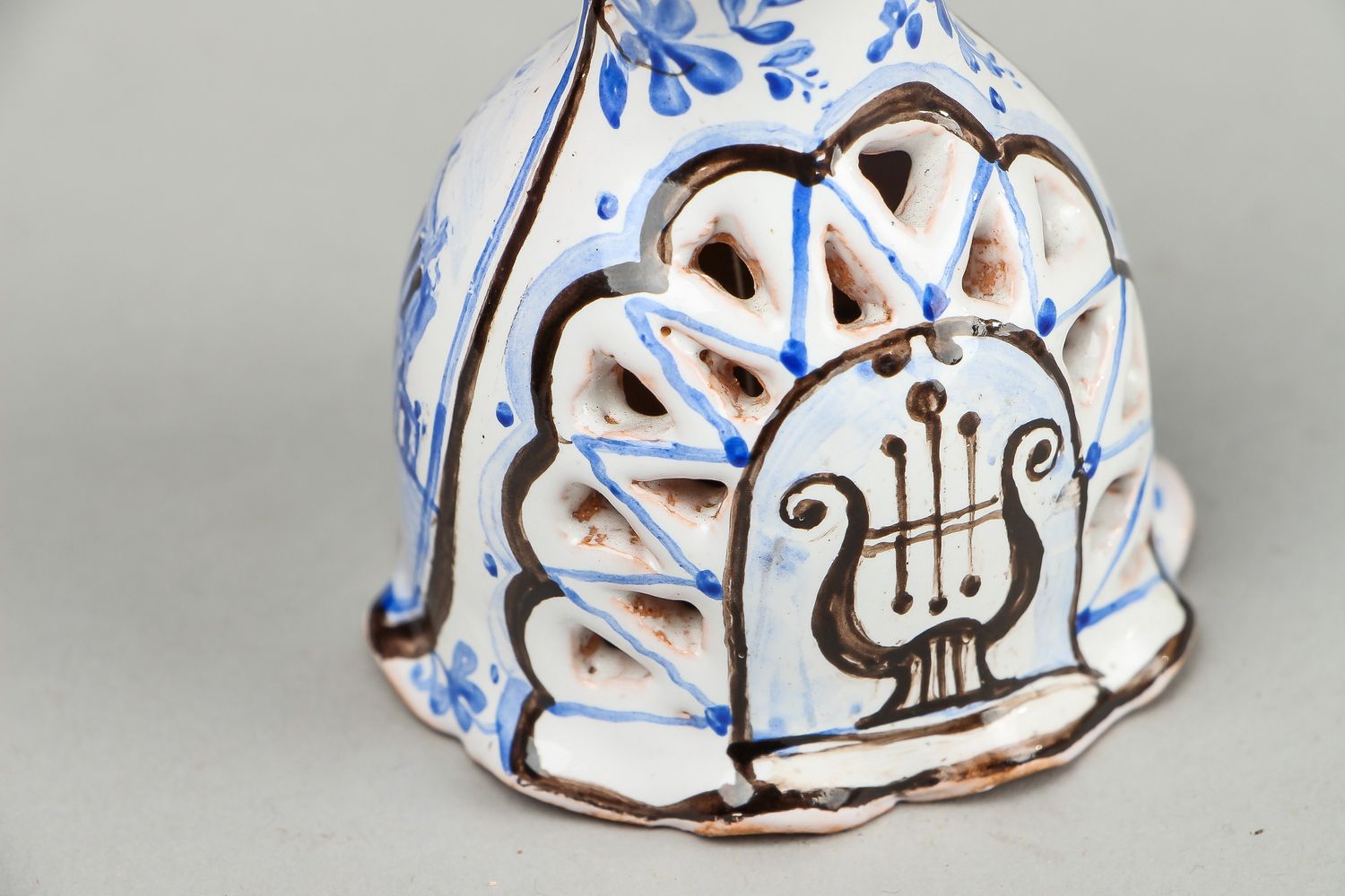 Dekoratives handgemachtes Glöckchen aus Keramik foto 2