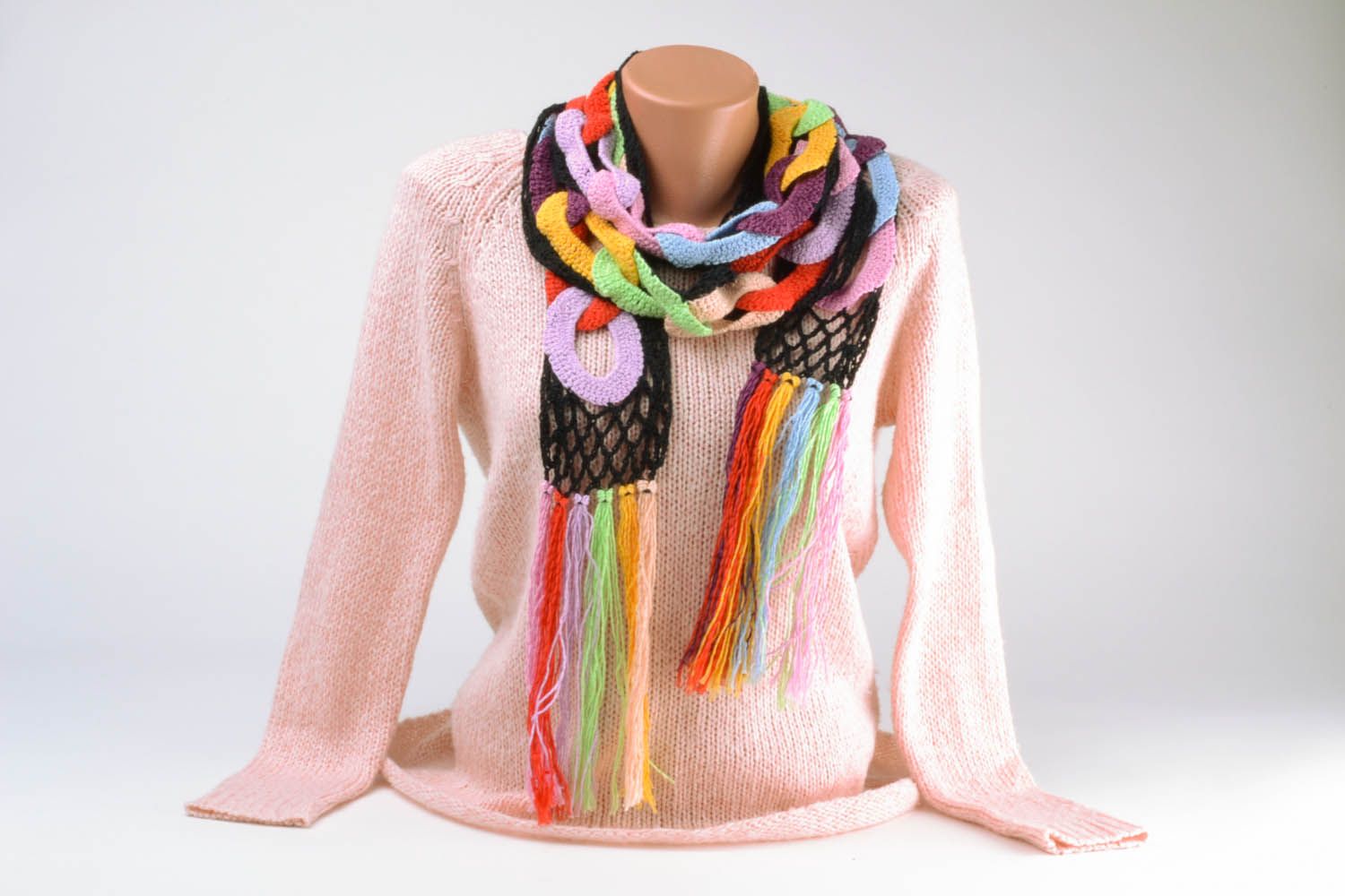Разноцветный вязаный шарф фото 1