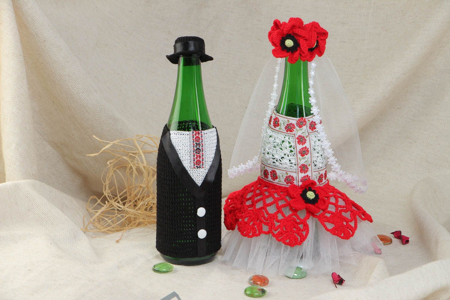Handmade Hüllen für Flaschen aus Garn gehäkelt Braut und Bräutigam für Hochzeit foto 1