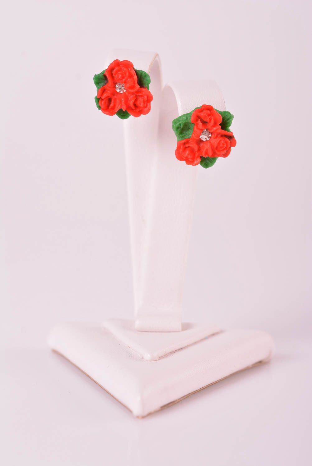 Модные серьги украшение ручной работы серьги клипсы из пластики красные цветы фото 1