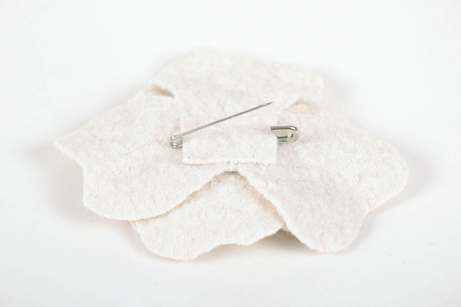 Brooch made of wool White Flower photo 4