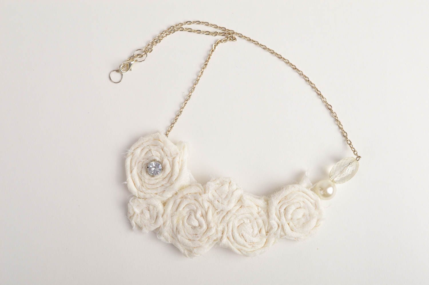 Collier textile Bijou fait main design blanc Accessoire femme perles fantaisie photo 4