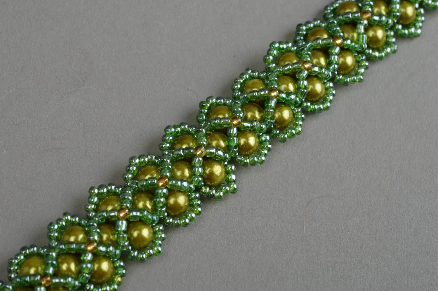 Bracelet en perles fantaisie et perles de rocaille fait main Noeuds verts photo 4