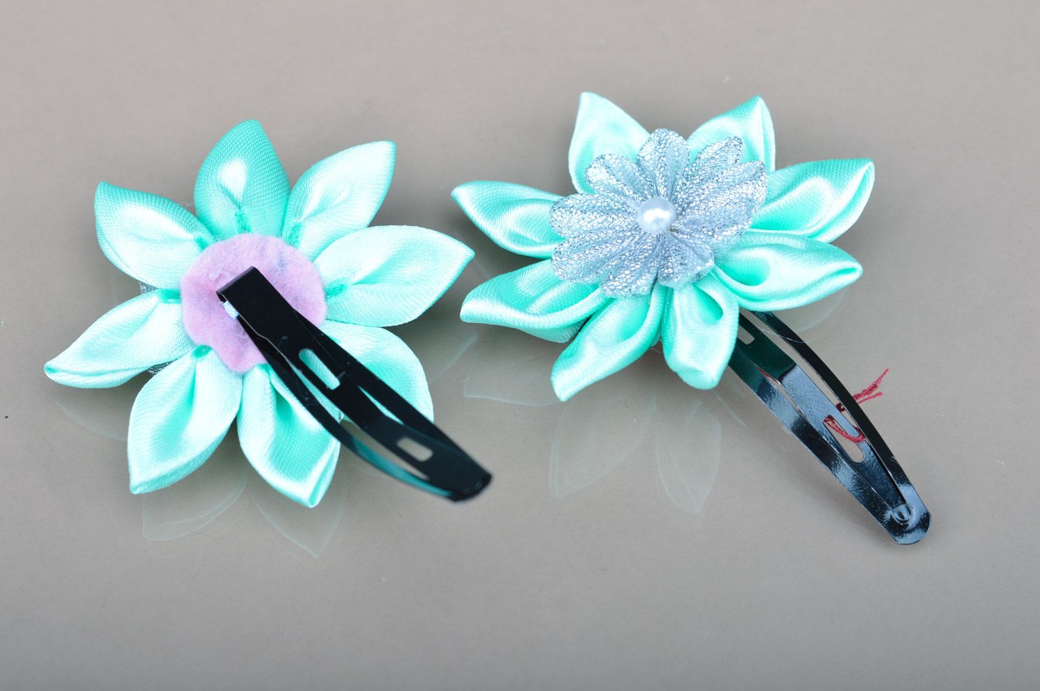 Set of handmade hair clips with fabric snowflakes of mint color 2 items photo 4