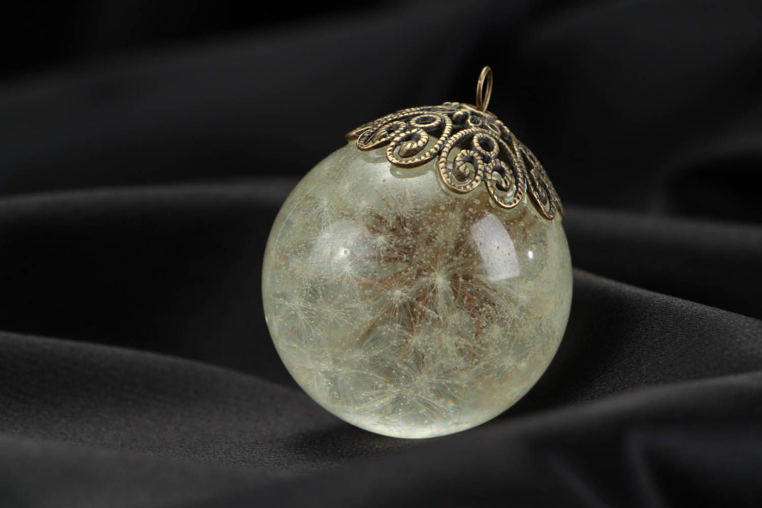 Neck pendant with a dandelion photo 4