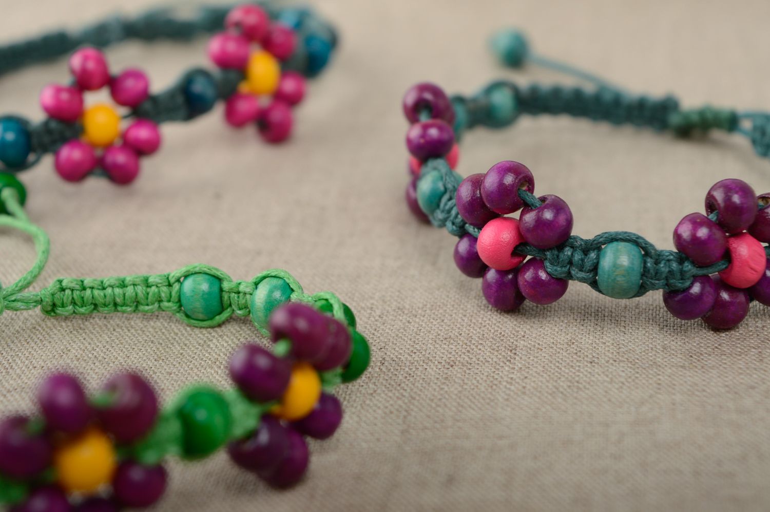Bracelet en macramé lacet ciré et perles multicolores en bois fait main photo 5