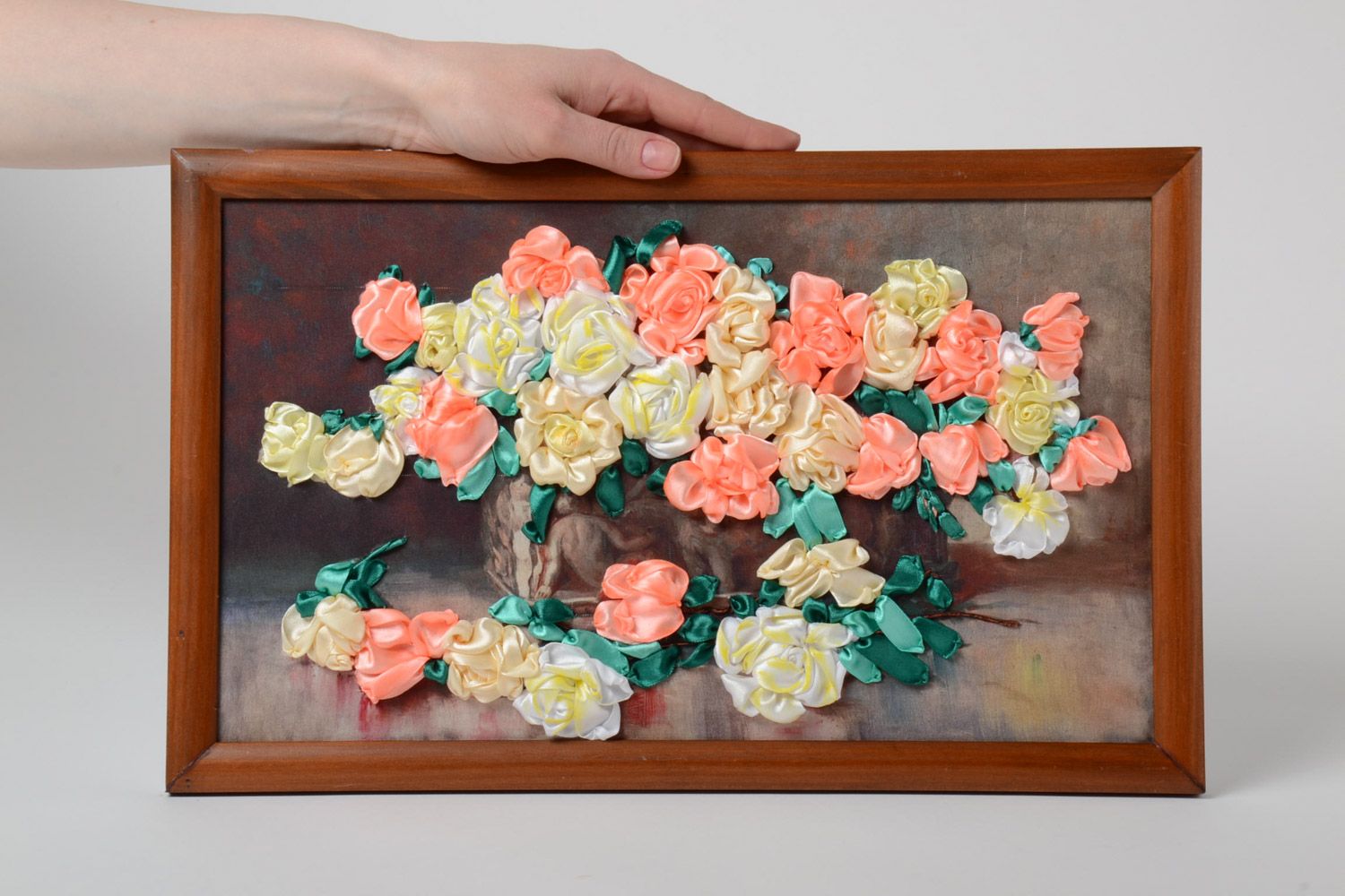Deko schönes gesticktes Wandbild Blumen in Rahmen aus Holz handmade für Interieur foto 5