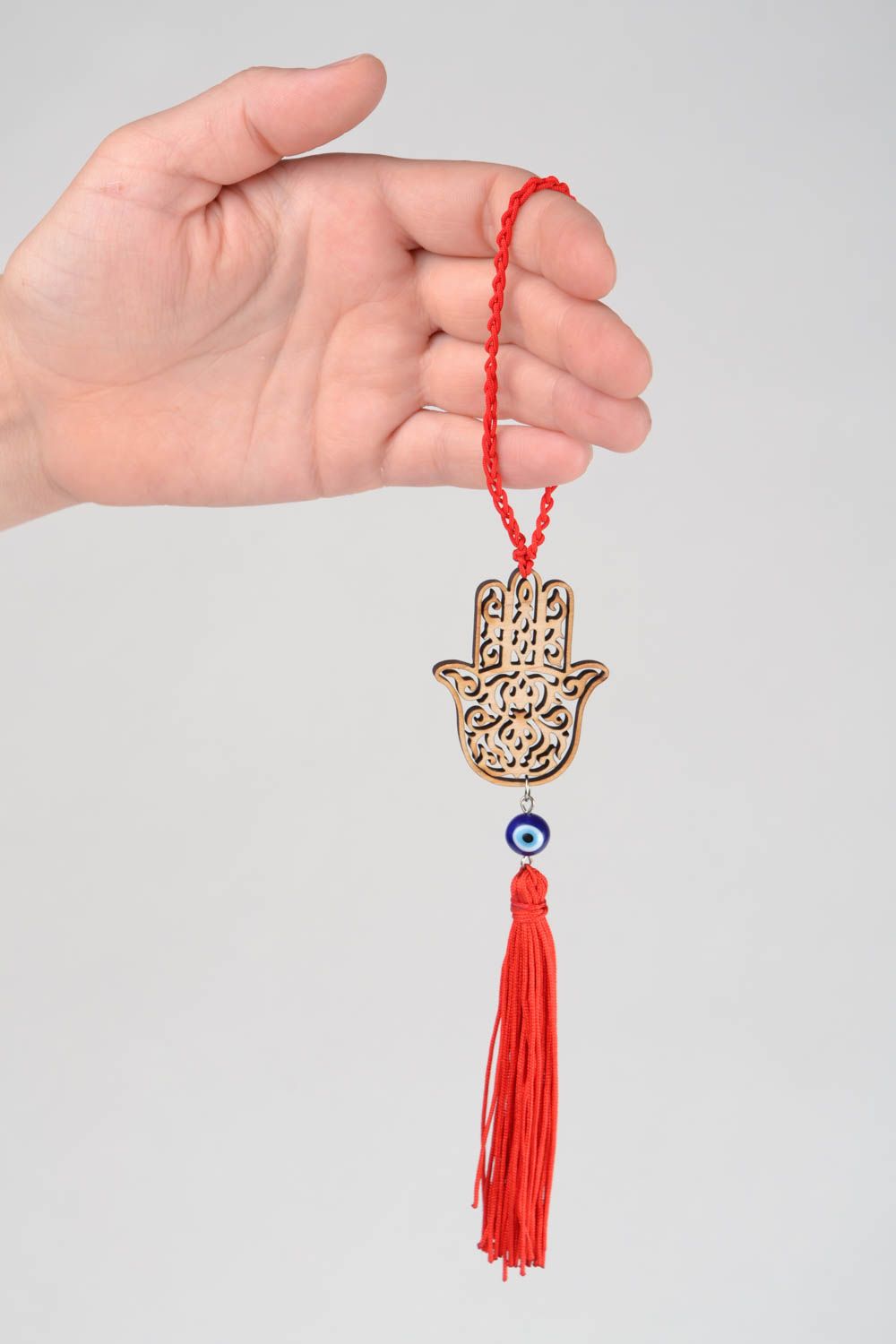 Amulette Main de Fatma en bois avec houppe à suspendre faite main originale photo 2