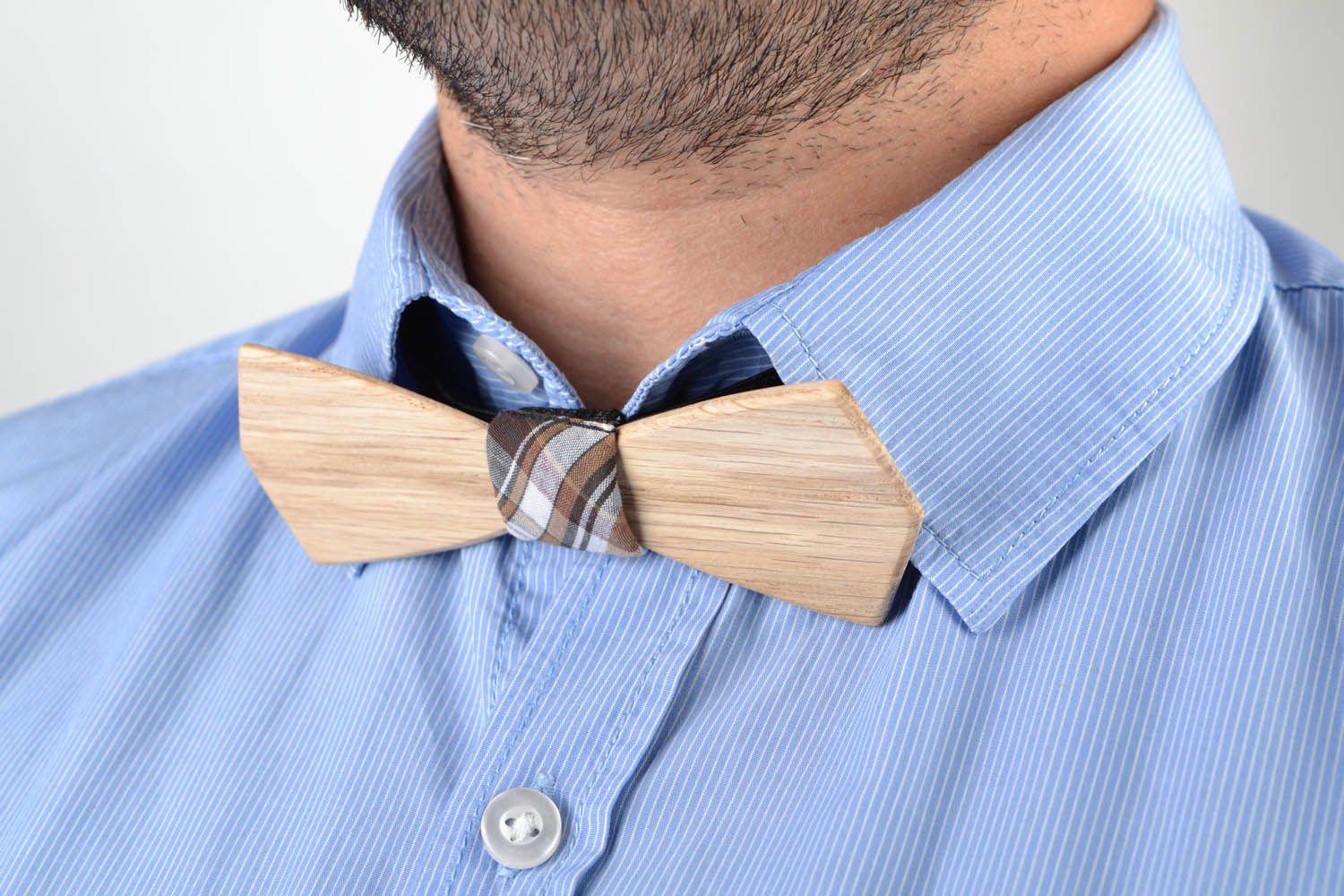 Light wooden bow tie photo 4