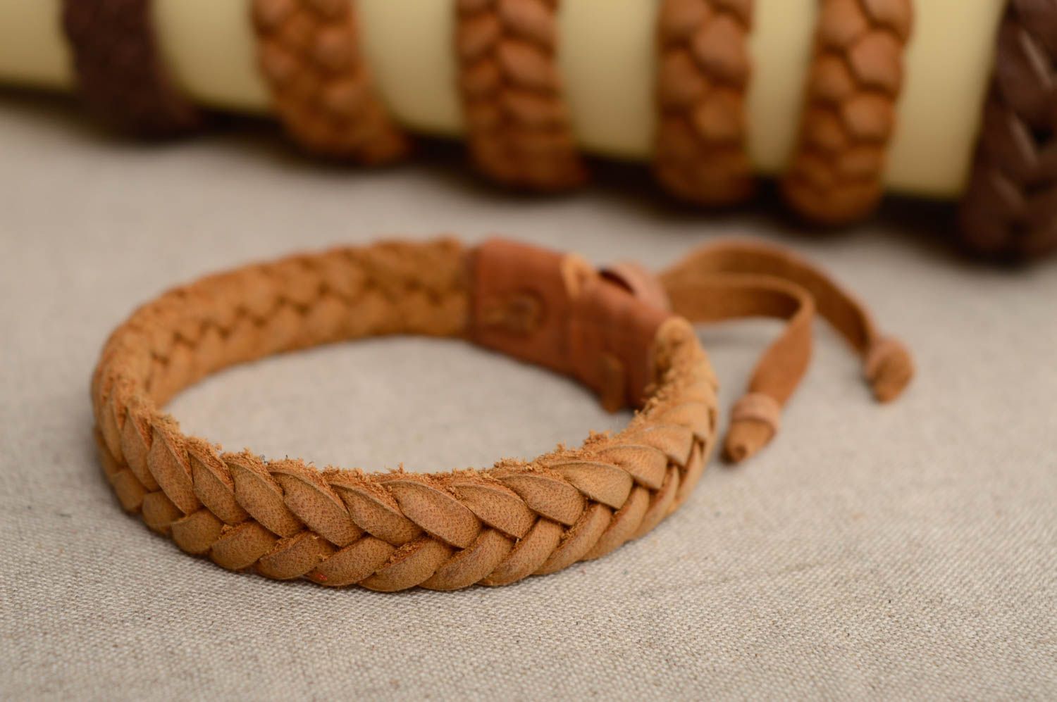 Bracelet en cuir naturel tressé marron fait main pour hommes et femmes photo 2