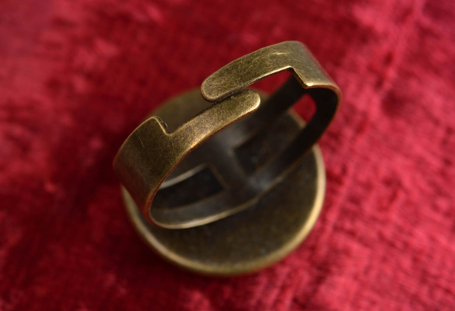 Яркое кольцо с принтом в технике декупаж ручной работы с регулируемым размером фото 2