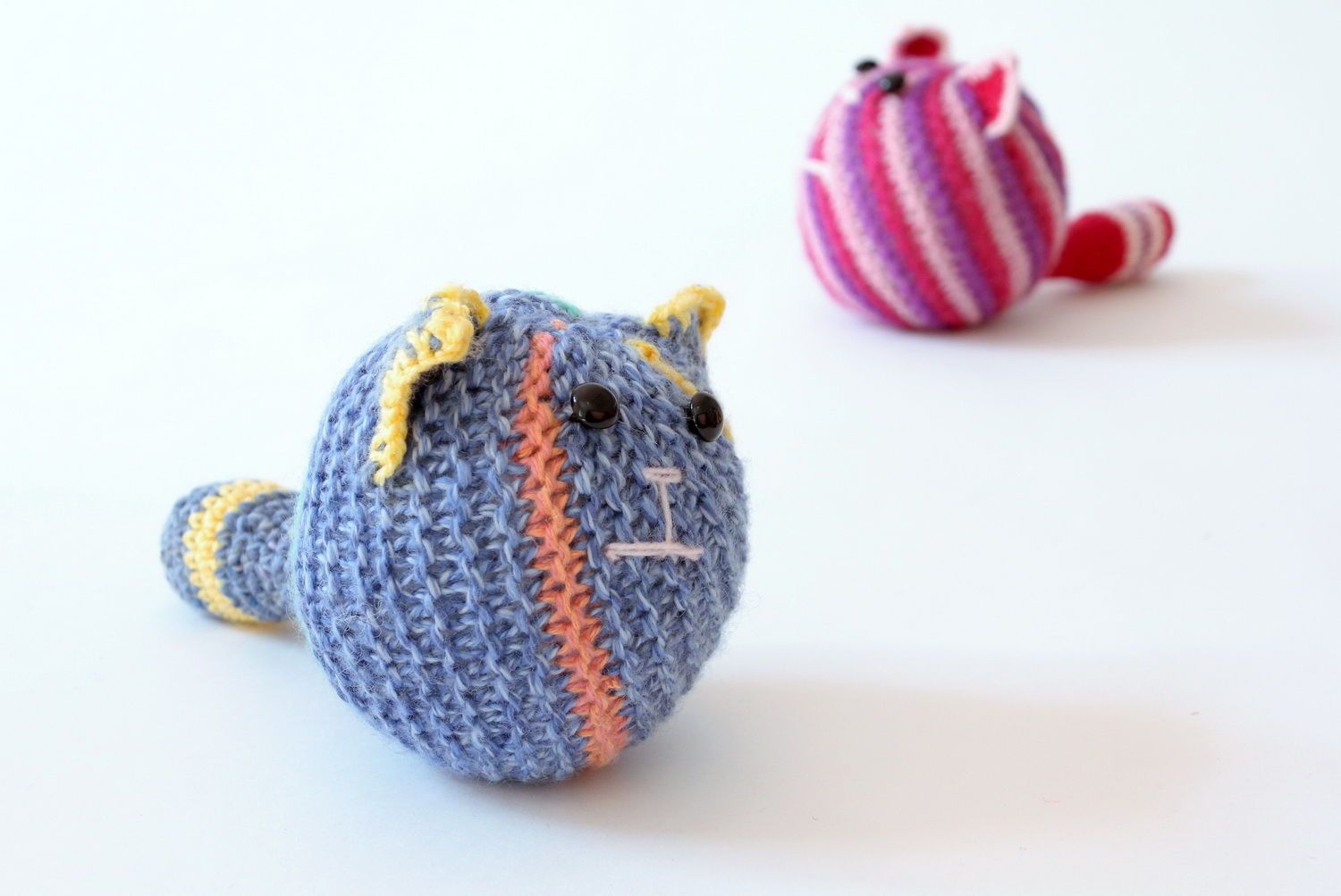 Hand knitted toy Cat ball  photo 5