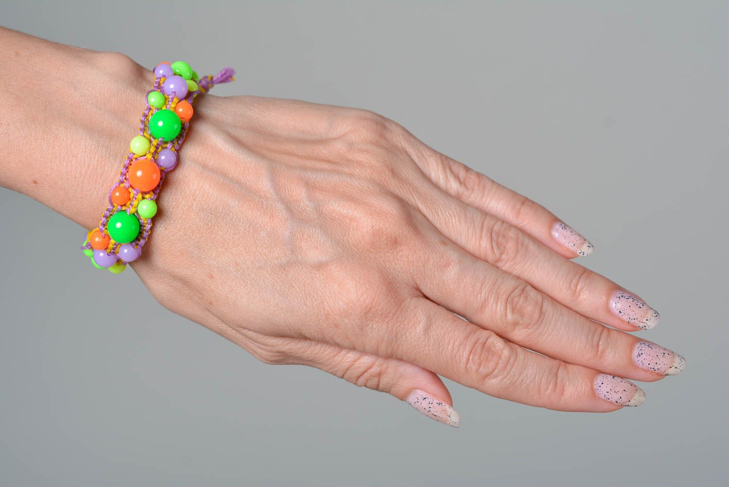 Bracelet macramé Bijou fait main multicolore fils perles fantaisie Cadeau femme photo 3