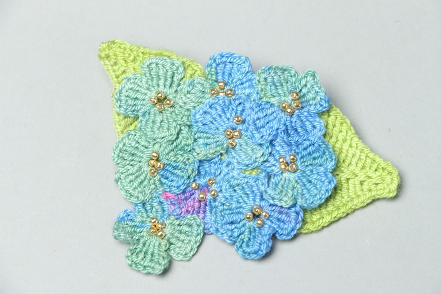 Crochet brooch Violets photo 1