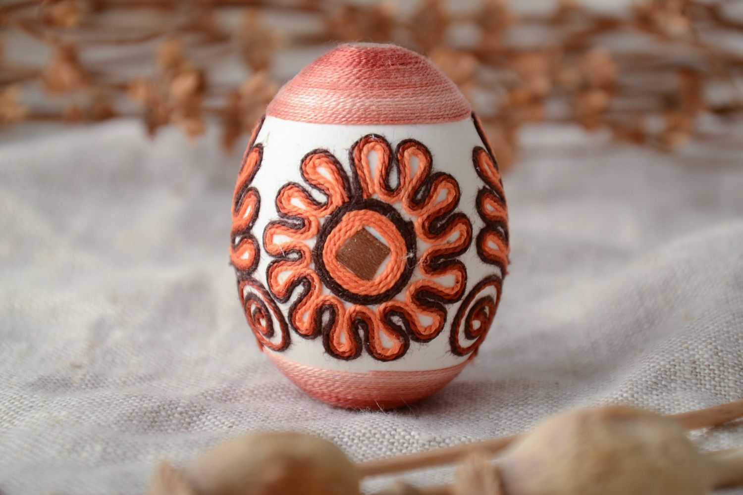 Huevo de Pascua decorado artesanal foto 1
