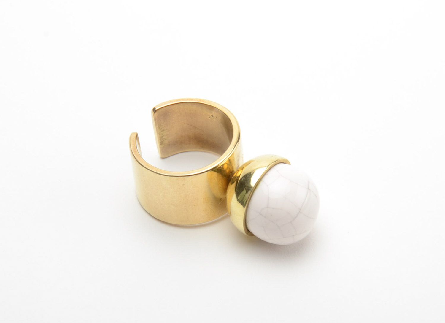 Handmade designer ring with massive latten basis and white round ceramic bead photo 3