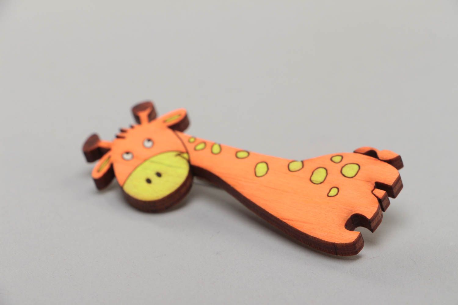 Handmade originelle Brosche aus Holz Giraffe bunt mit Acrylfarben bemalt  foto 3