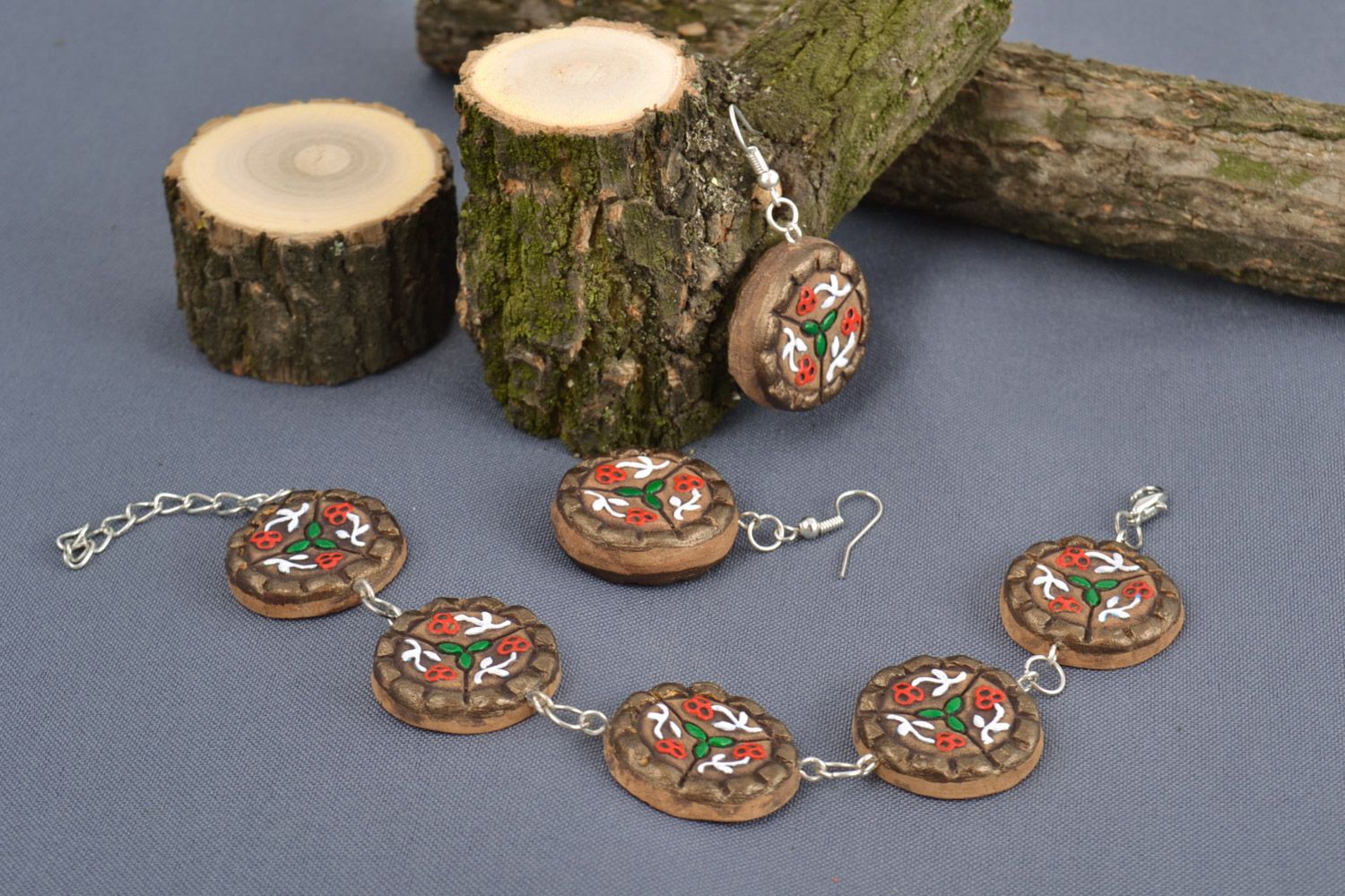 Originelles Schmuck Set handmade aus Ton schönes Armband und stilvolle Ohrringe mit Bemalung für Damen foto 1