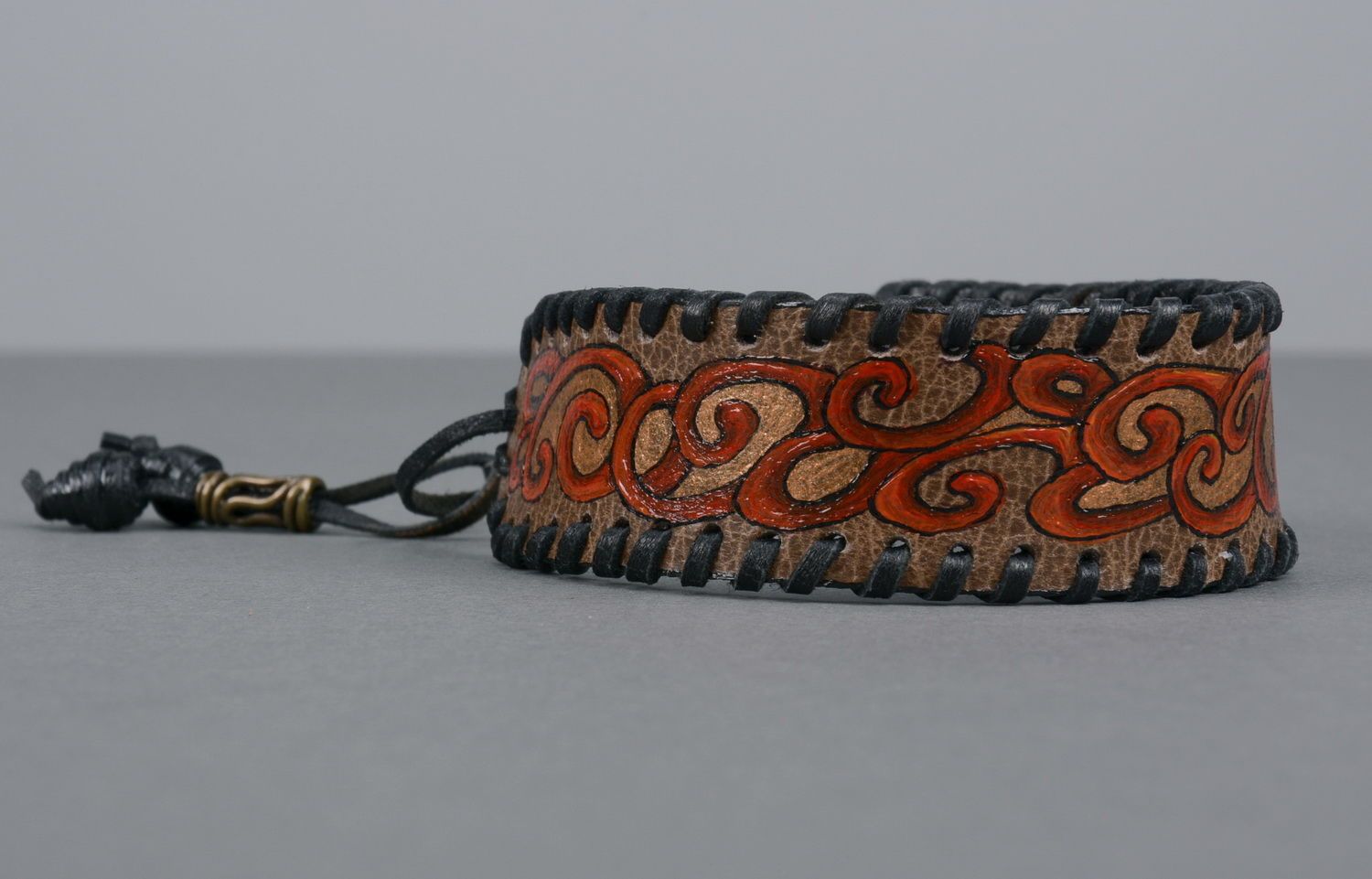 Armband aus Leder mit Ornament  foto 2