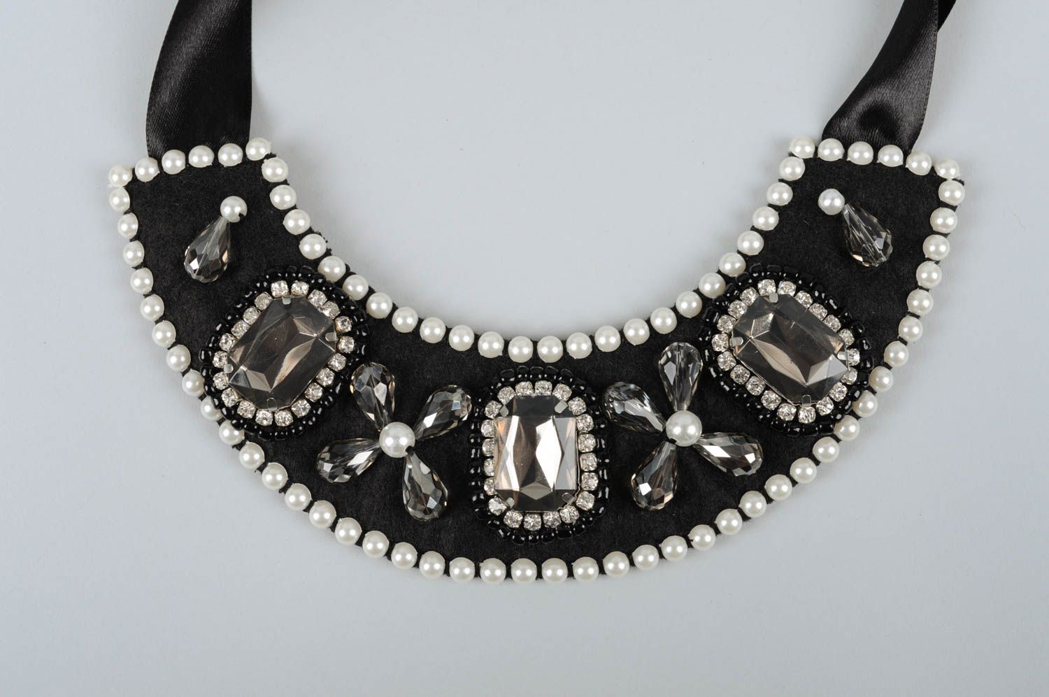 Collier en perles de rocaille Bijou fait main noir en feutre Accessoire femme photo 3