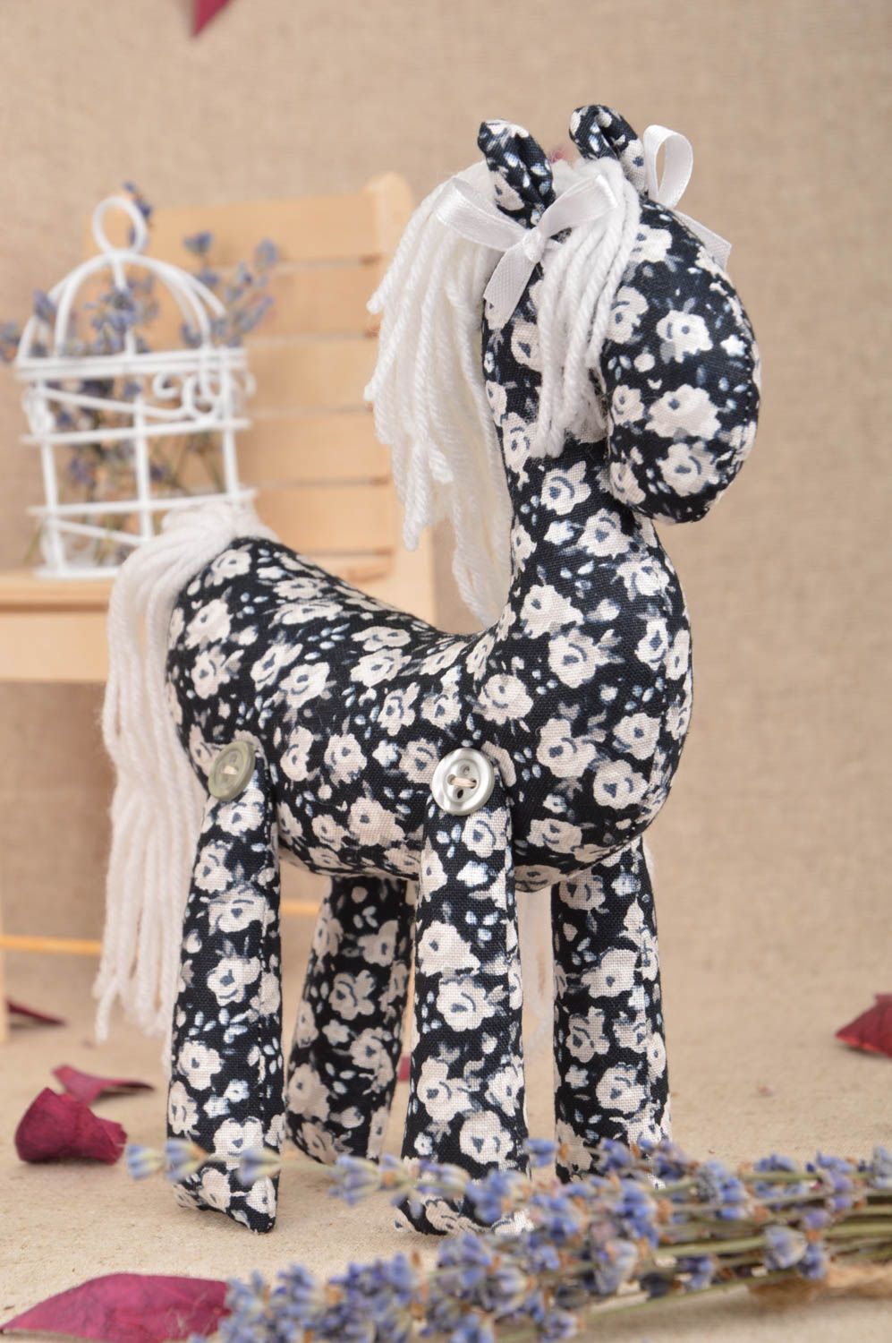 Peluche cheval noire à motif floral blanc en coton belle faite main pour enfant photo 1