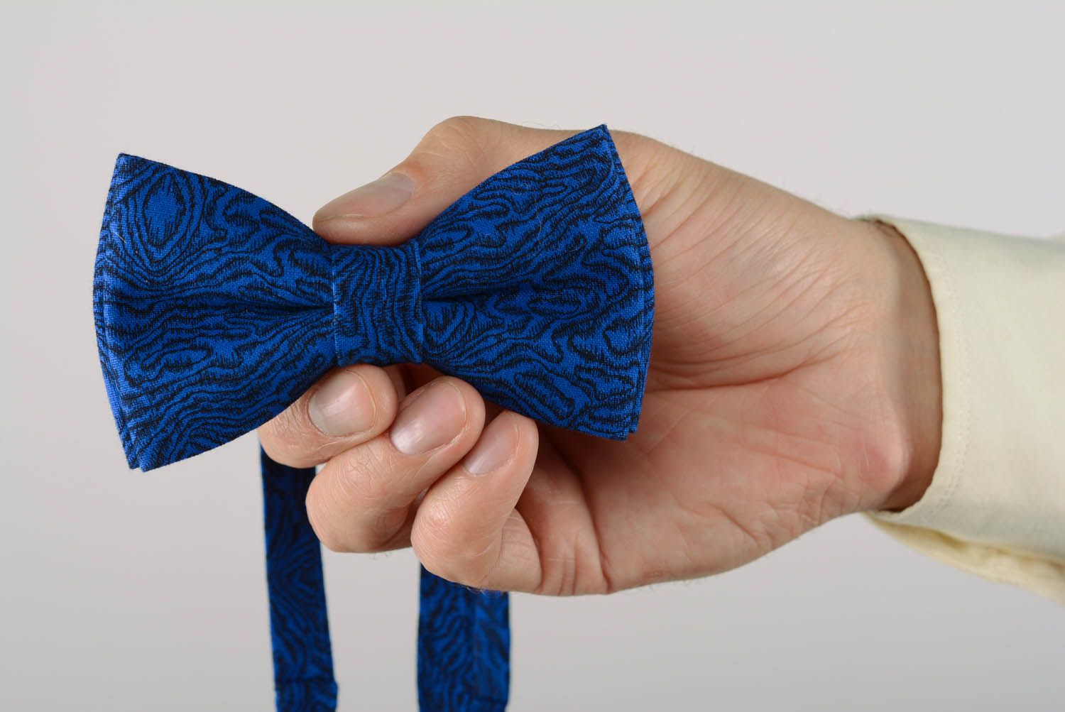 Gravata borboleta azul feita de tecido de algodão foto 5