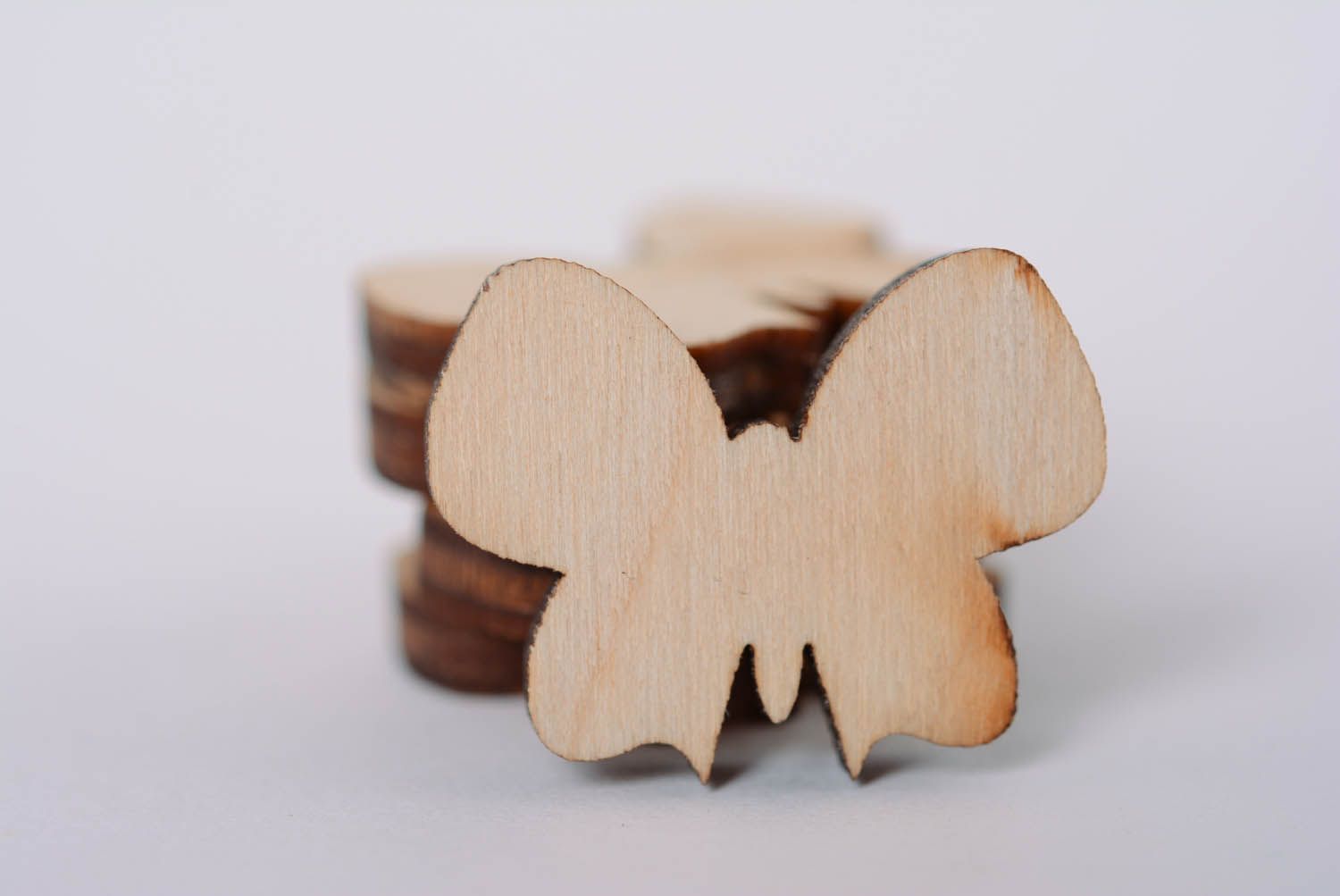 Modelo de adornos de madera con forma de mariposa foto 5