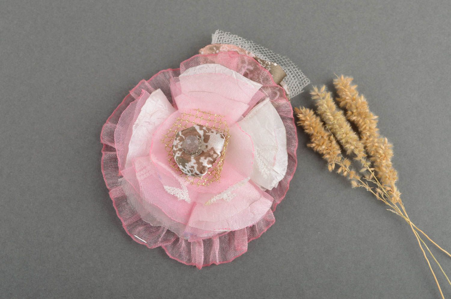 Broche fleur Bijou fait main rose délicat en tulle et nylon Accessoire femme photo 1
