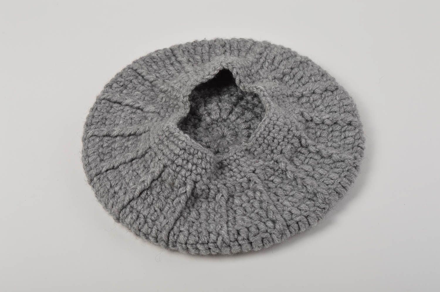 Béret au crochet Chapeau tricoté gris fait main Vêtement femme chaud cadeau photo 3