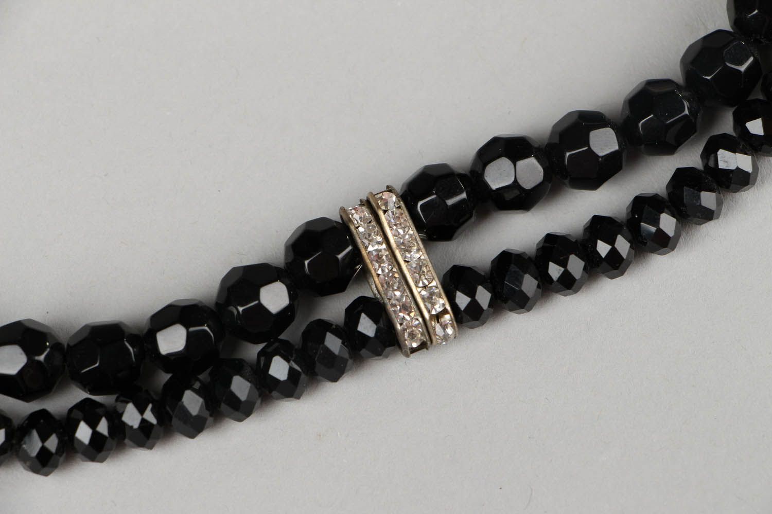 Black bead necklace photo 3