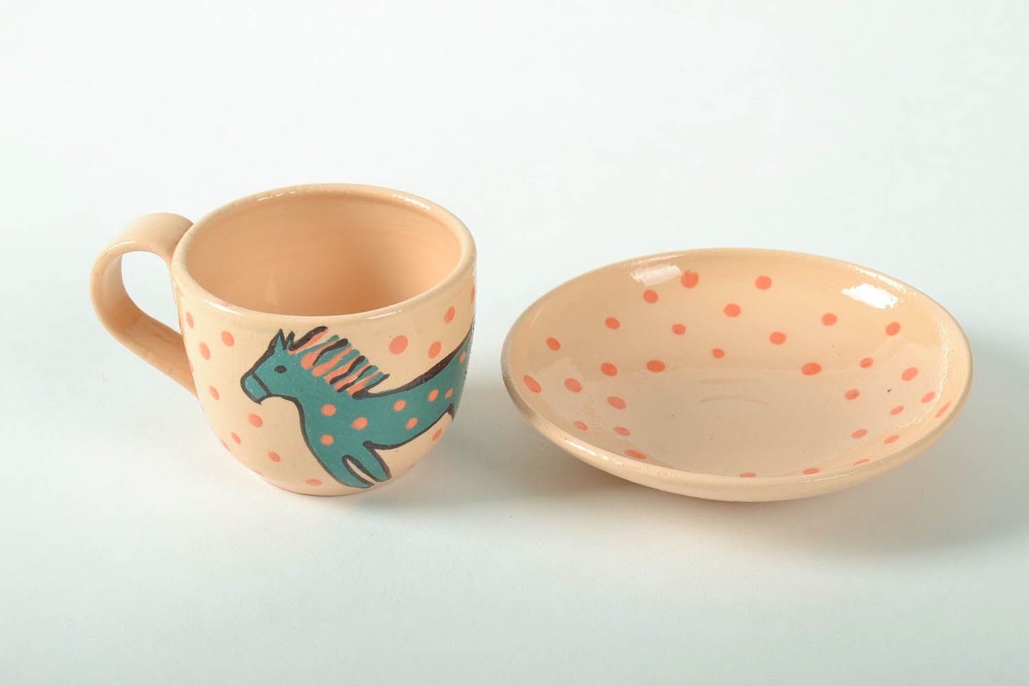 Kids' ceramic drinking cup with handle, saucer, and horse pattern photo 3