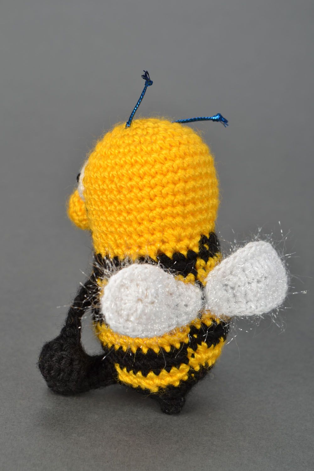 Мягкая игрушка связанная крючком Пчелка фото 5