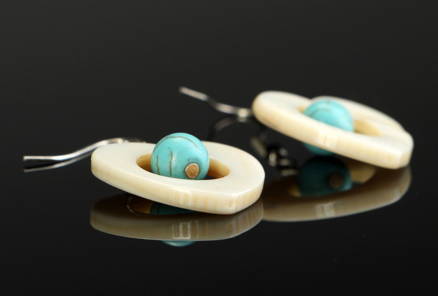 Beautiful pearl earrings with turquoise photo 2