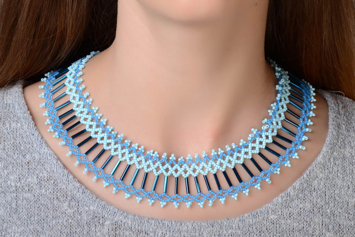 Originelles blaues Collier handmade aus Glasperlen ungewöhnlich für echte Mode Damen foto 1