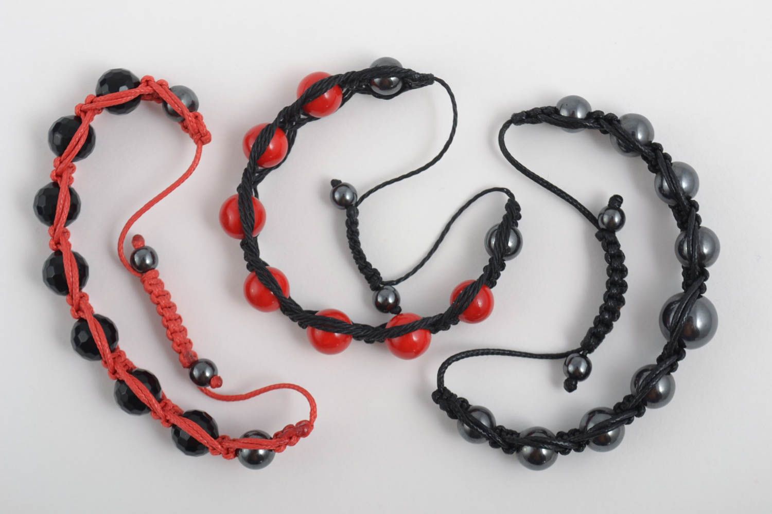Bracelets en pierres Bijoux fait main Accessoires femme rouges noirs 3 pièces photo 3