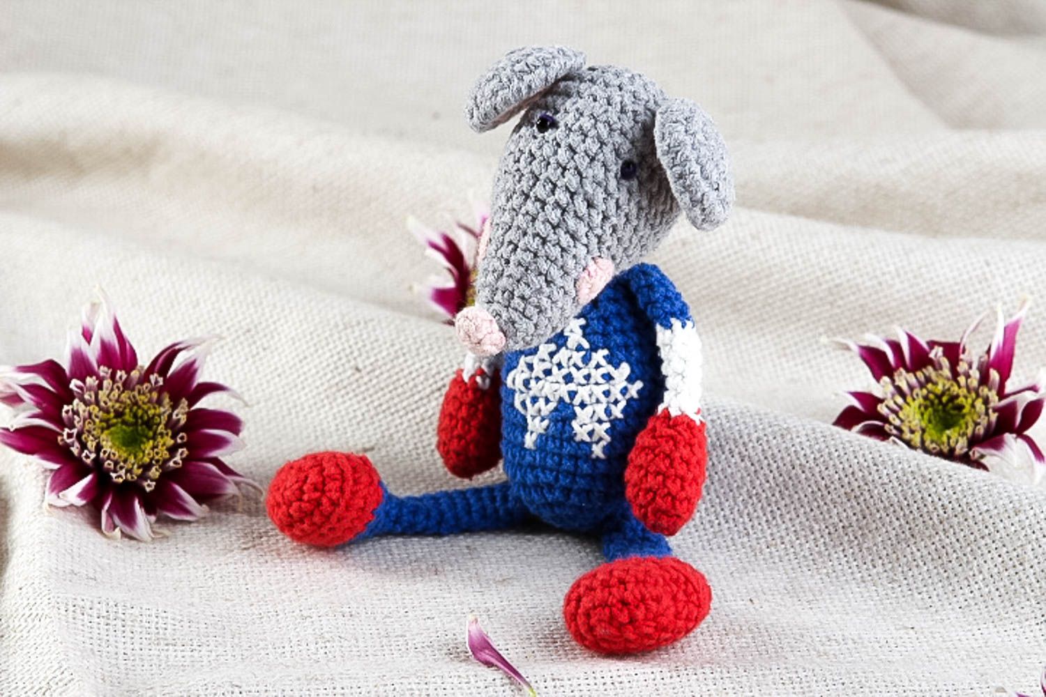 Jouet tricoté Peluche faite main au crochet souris grise Cadeau enfant photo 1
