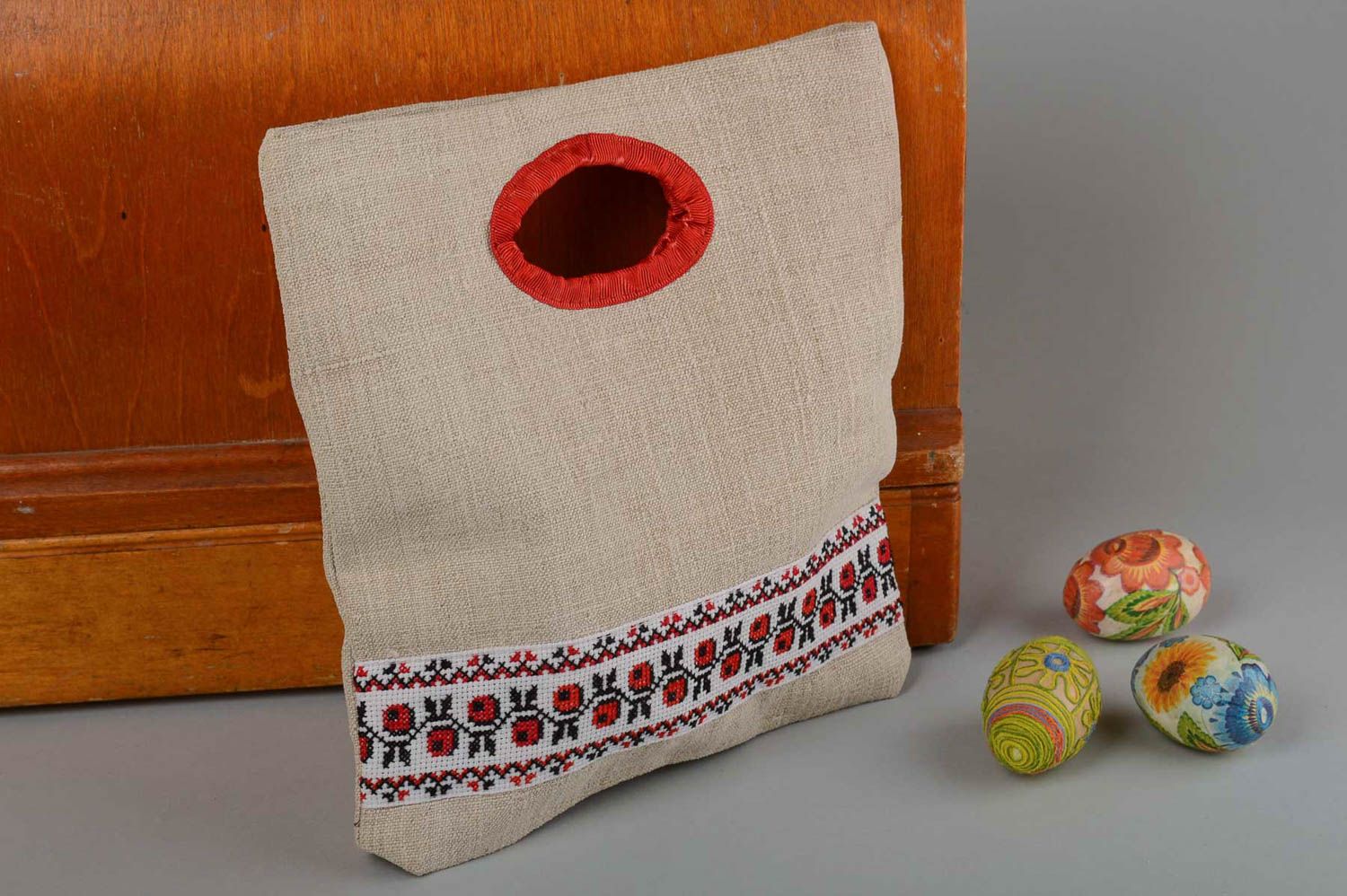 Сумка ручной работы вышитая сумка крестиком текстильная сумка с красным узором фото 1