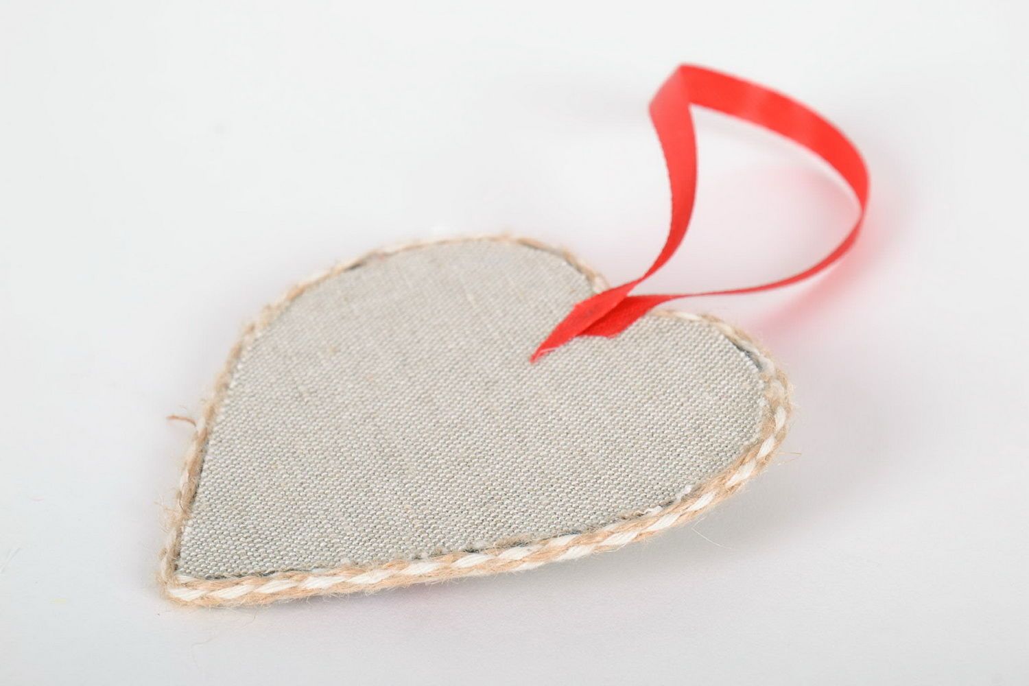 Suspension décorative talisman De coeur à coeur en chemise brodée  photo 3