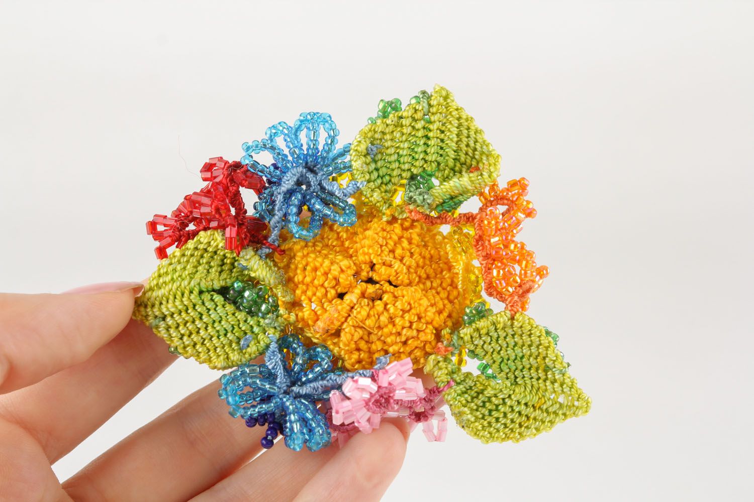 Beaded brooch in the shape of a flower photo 4