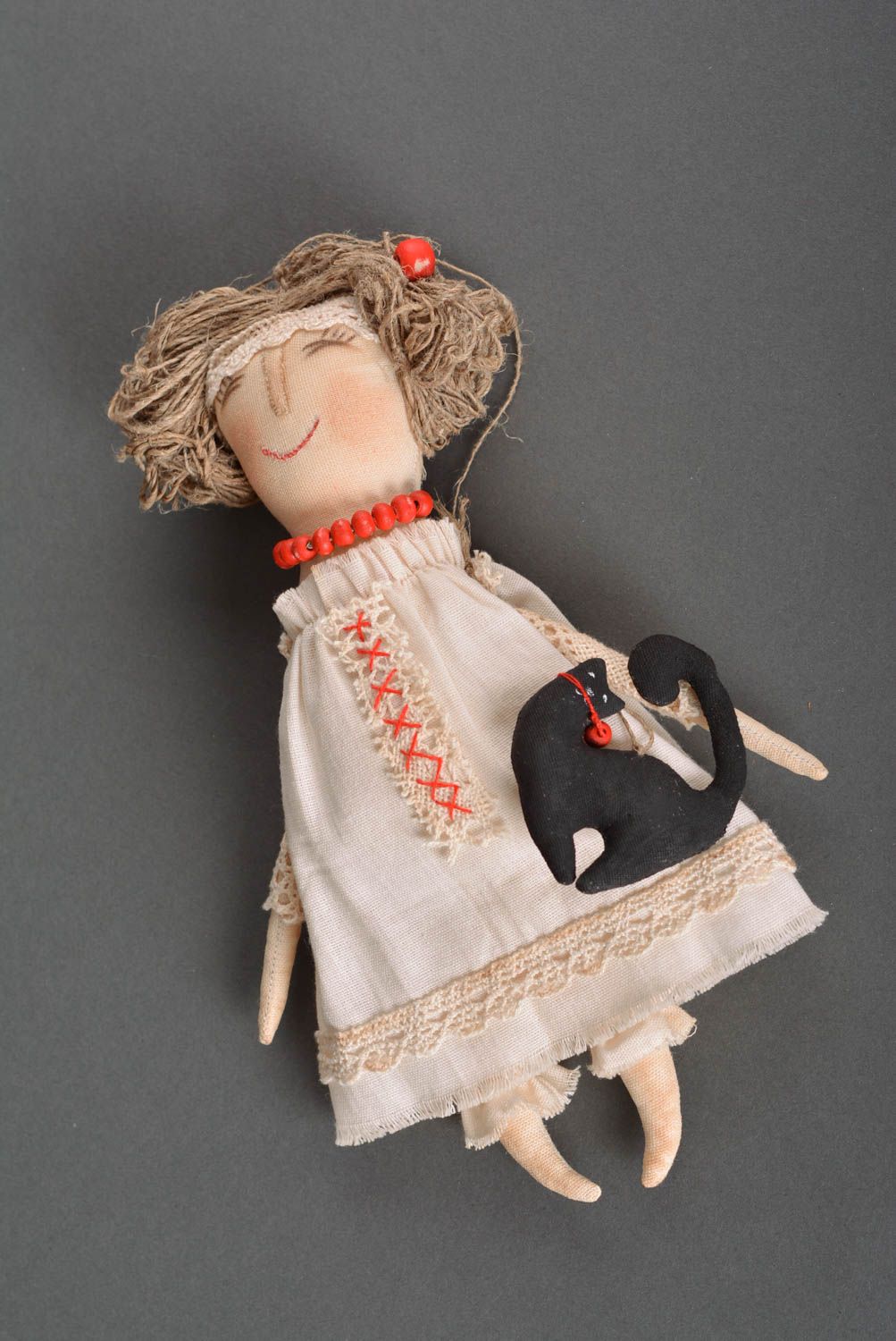 Muñeca de autor con gato hecha a mano juguete decorativo decoración de interior foto 1