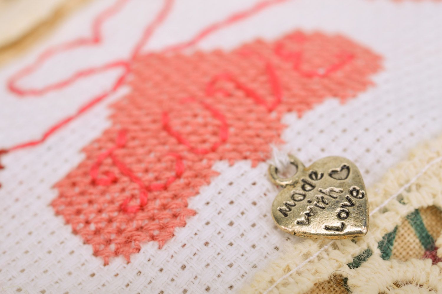 Textil Kosmetikbeutel in Beige aus Baumwolle mit Stickerei in Kreuz Handarbeit  foto 4