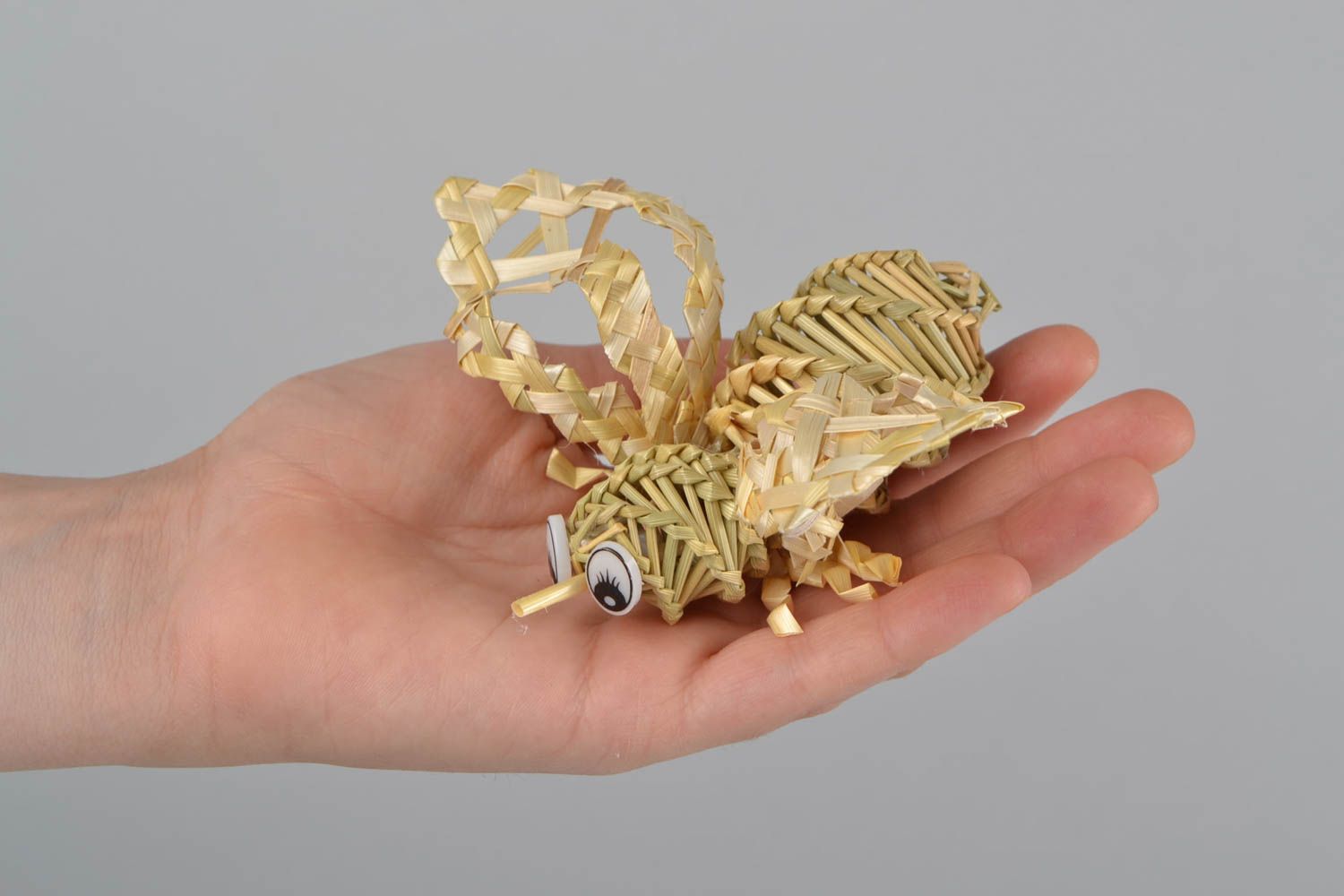 Figura decorativa juguete hecho a mano de paja original souvenir abeja  foto 2