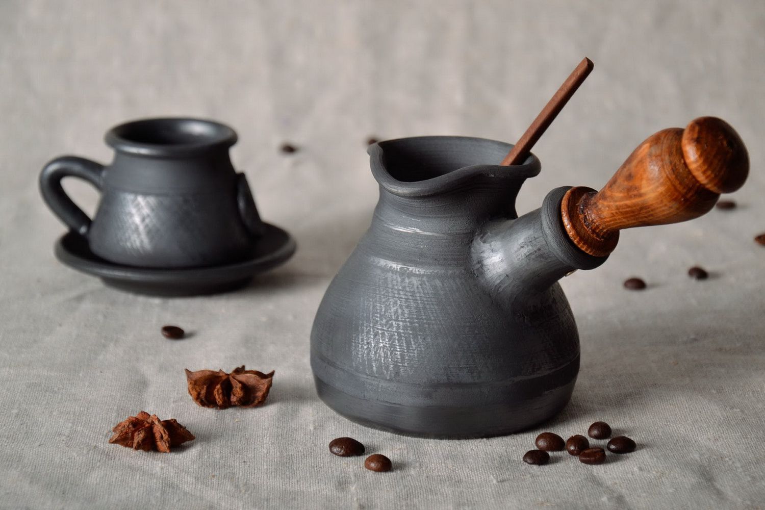 Keramische orientalische Kaffeekanne mit Holzgriff foto 1