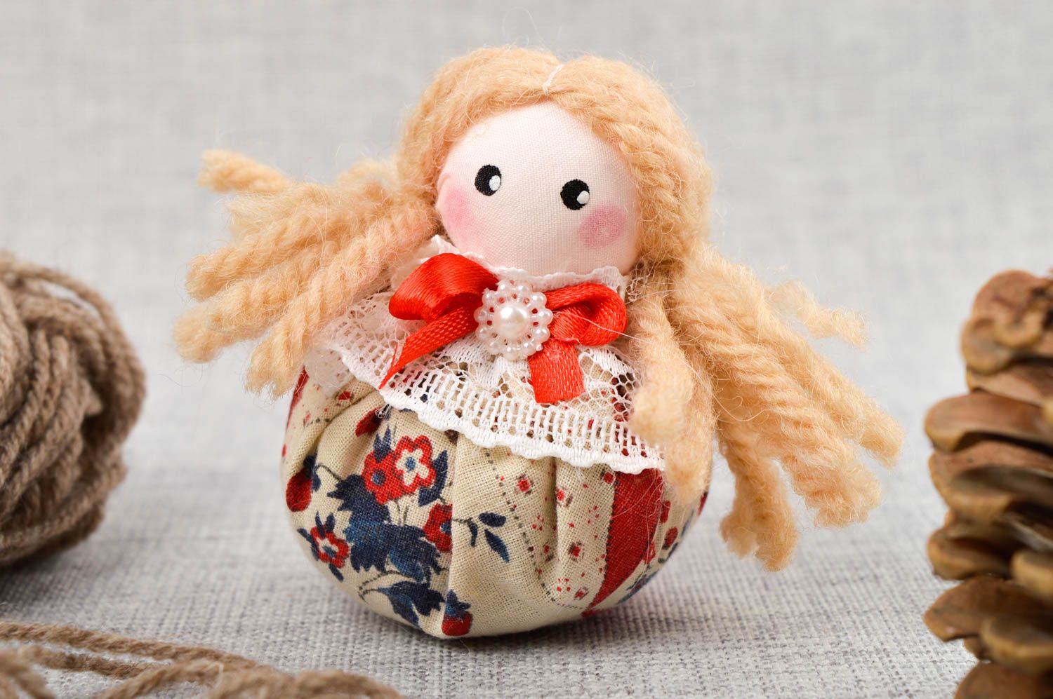 Кукла ручной работы кукла из ткани маленькая авторская кукла с запахом лаванды фото 1